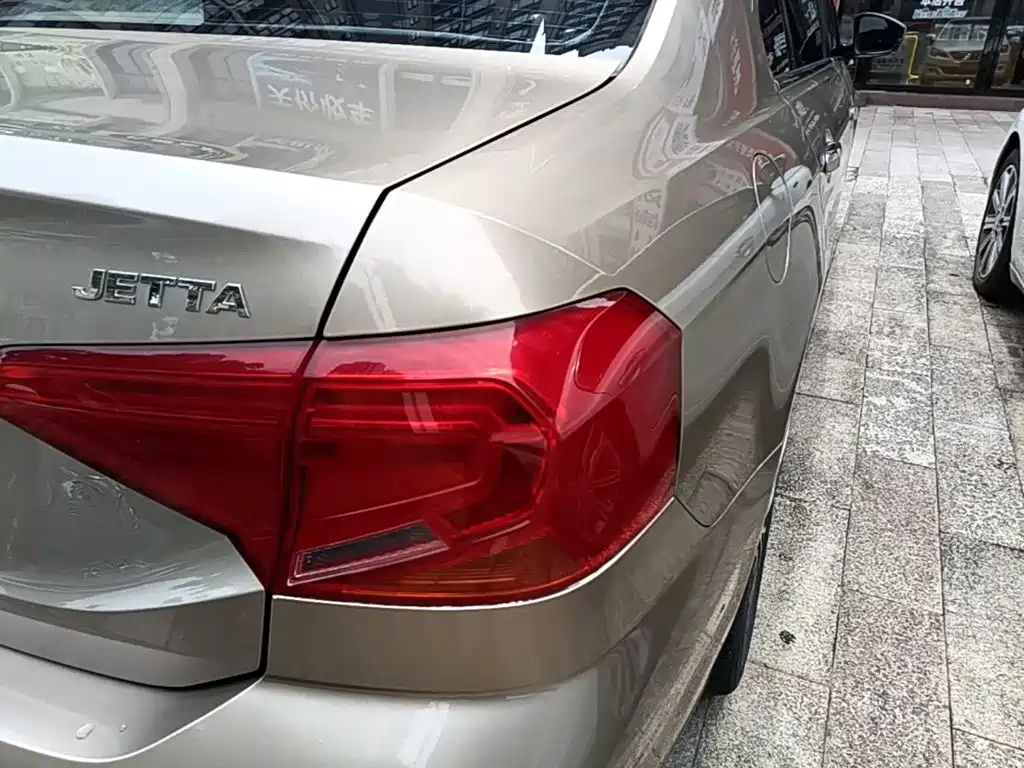 Volkswagen Jetta — миниатюра 8