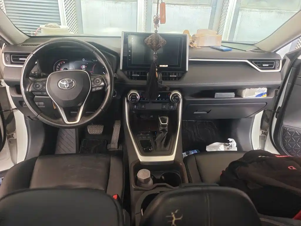 Toyota RAV4 — миниатюра 5