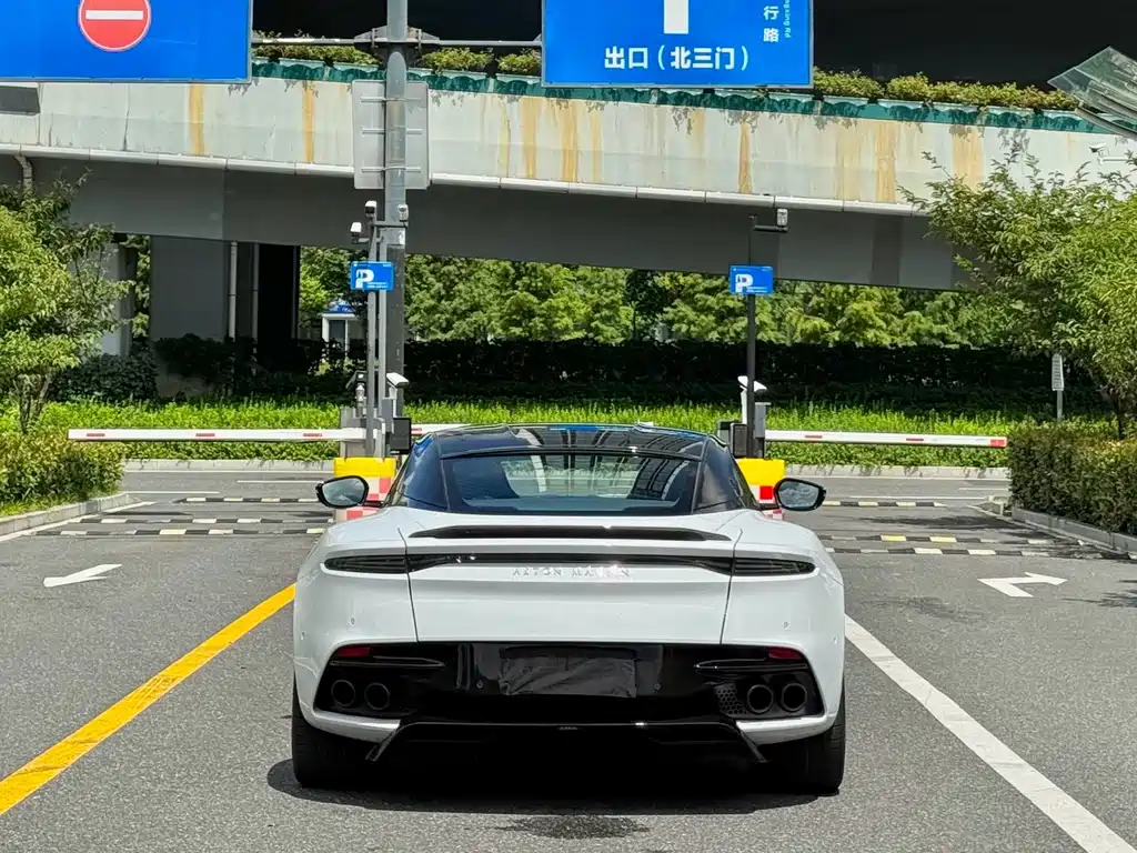 Aston Martin DBS — миниатюра 8