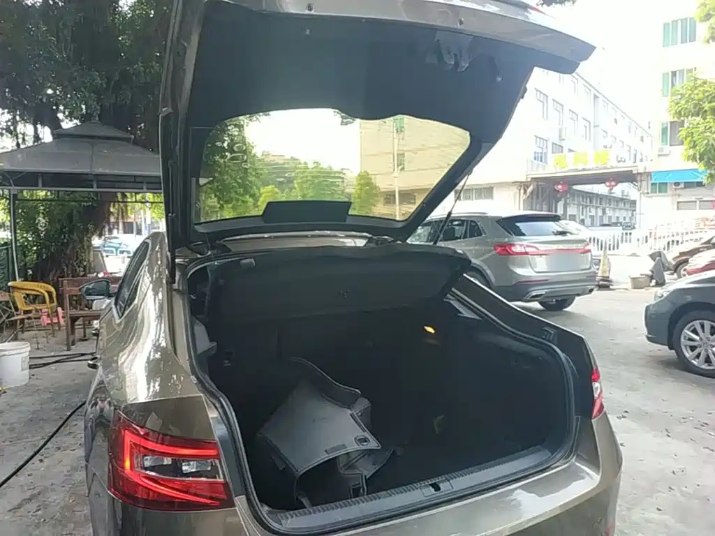 Skoda Superb — миниатюра 19