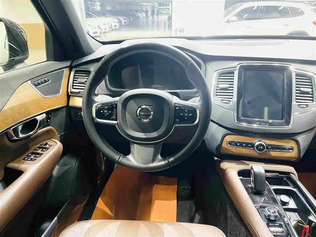 Volvo XC90 — миниатюра 12
