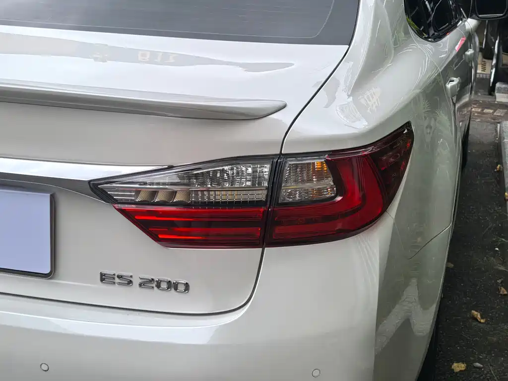 Lexus ES — миниатюра 15