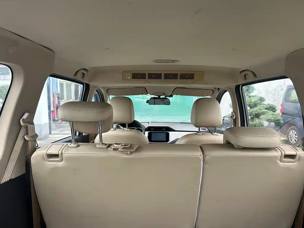 Wuling Hongguang — миниатюра 9