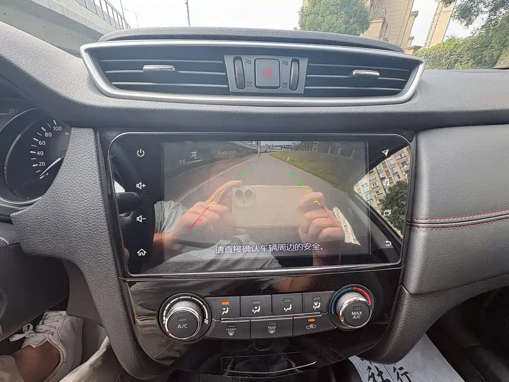 Nissan Qashqai — миниатюра 12