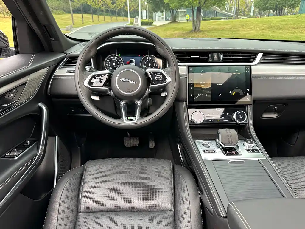 Jaguar F-PACE — миниатюра 31