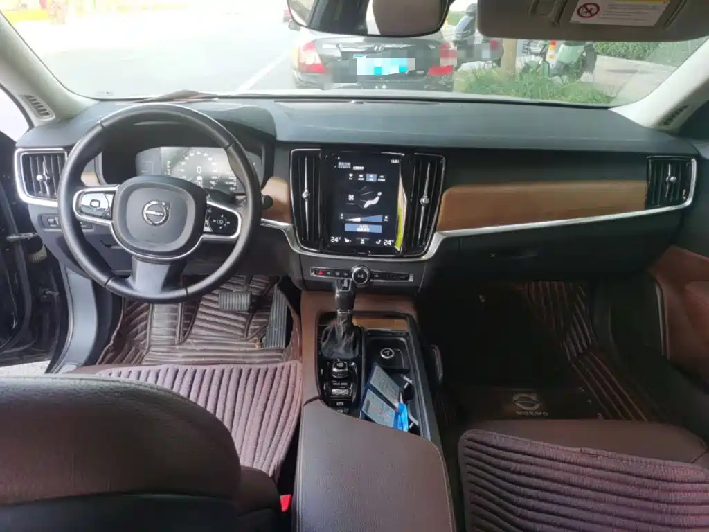 Volvo S90 — миниатюра 5