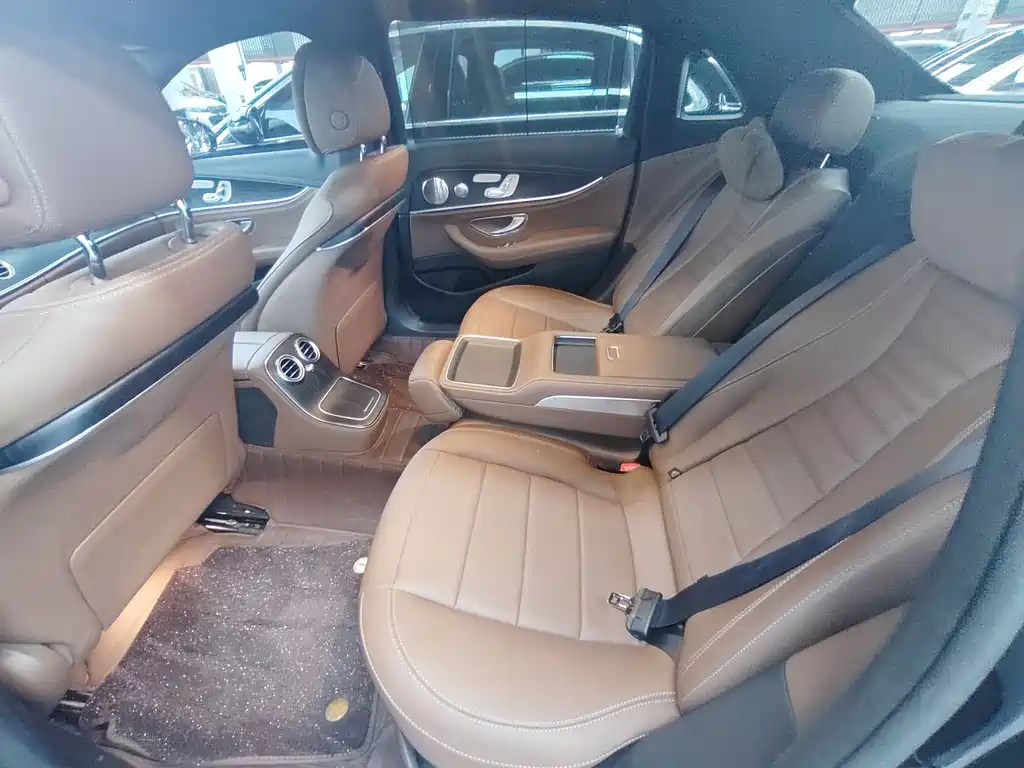 Mercedes-Benz E-Class — миниатюра 11
