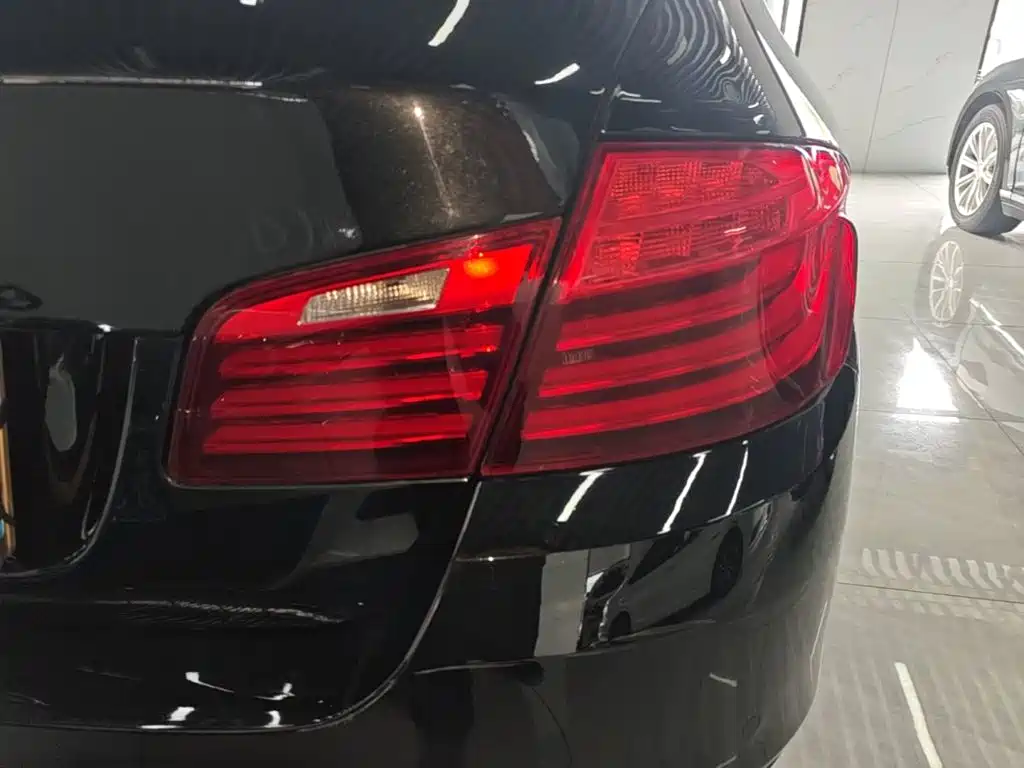 BMW 5 Series — миниатюра 8