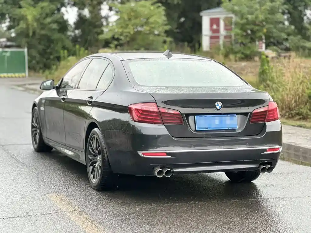 BMW 5 Series — миниатюра 9