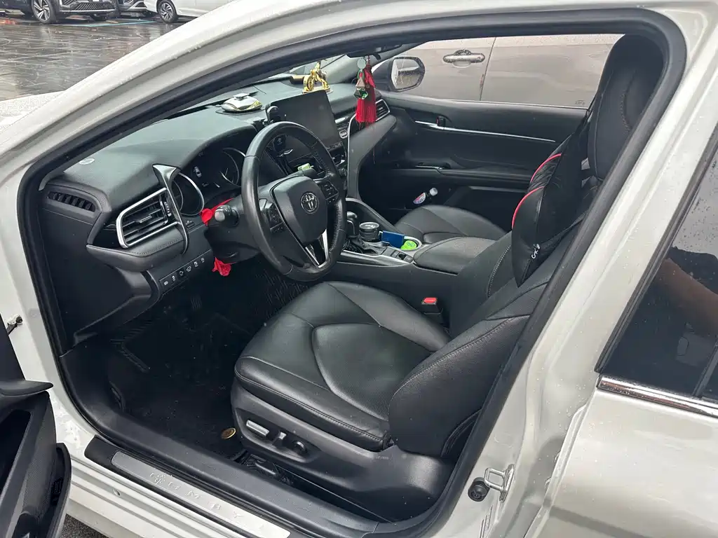 Toyota Camry — миниатюра 8