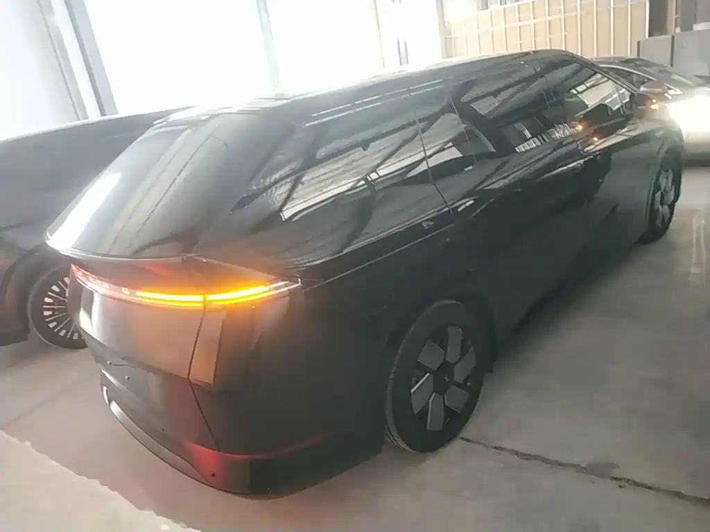 XPeng X9 — миниатюра 7