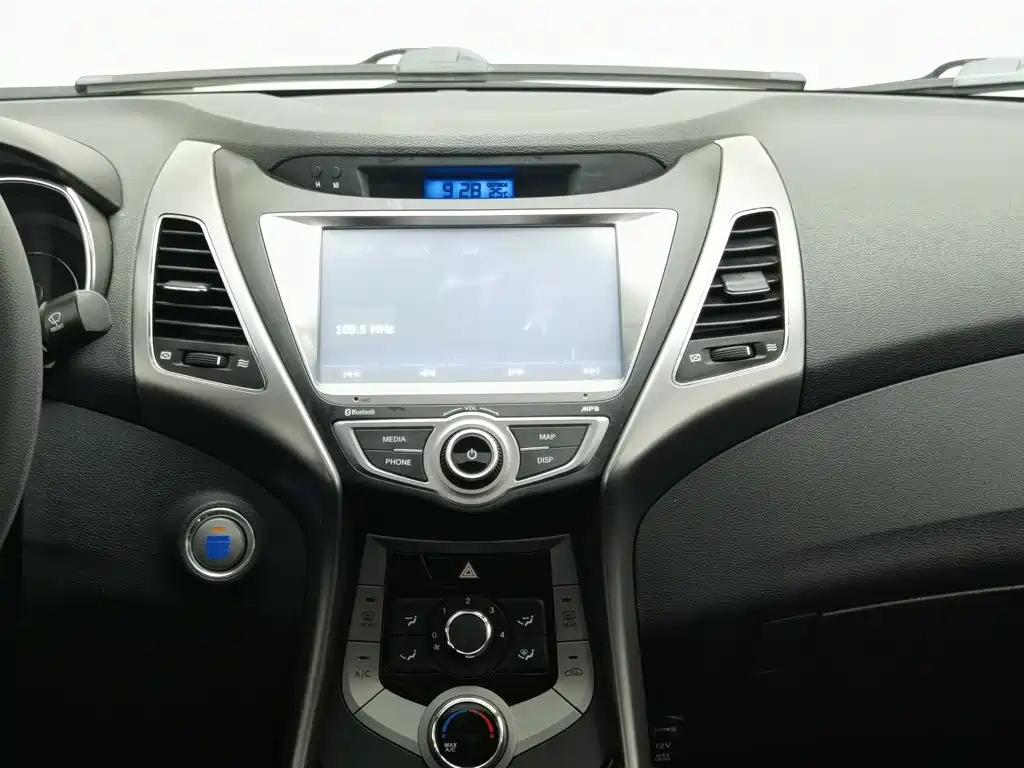 Hyundai Elantra Langdong — миниатюра 12