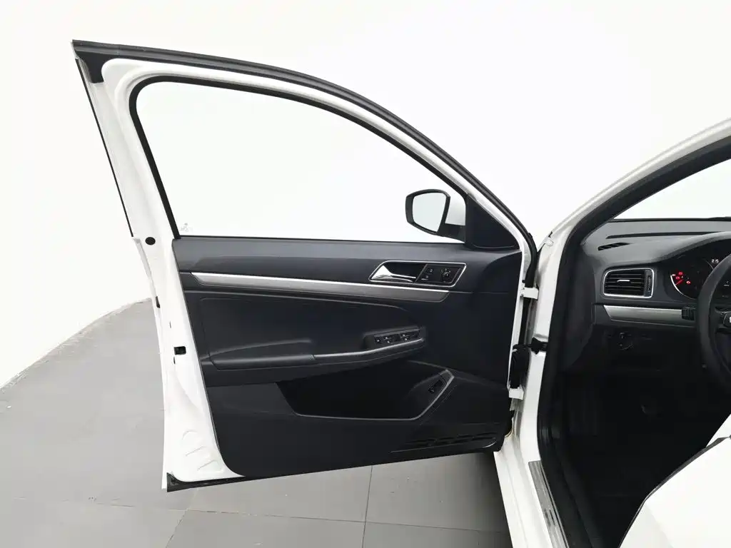 Volkswagen Lavida — миниатюра 8