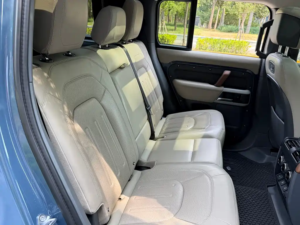 Land Rover Defender — миниатюра 25