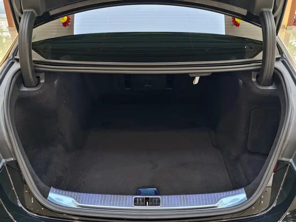 Mercedes-Benz S-Class — миниатюра 16