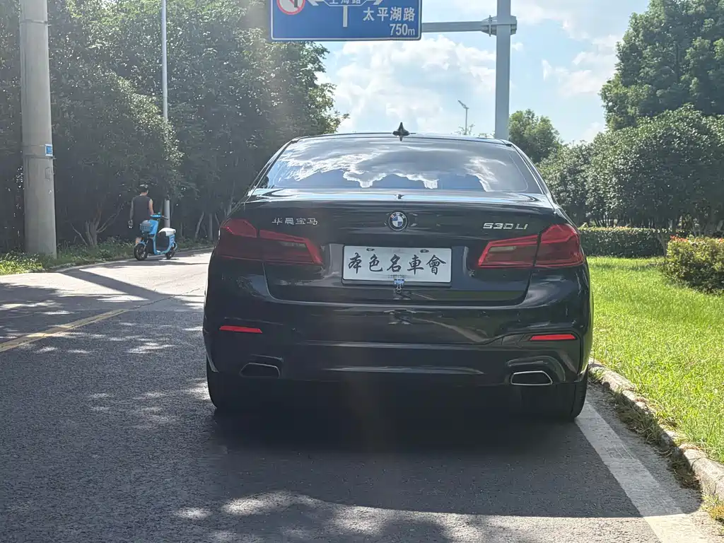 BMW 5 Series — миниатюра 6
