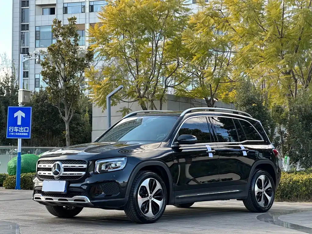 MERCEDES-BENZ GLB