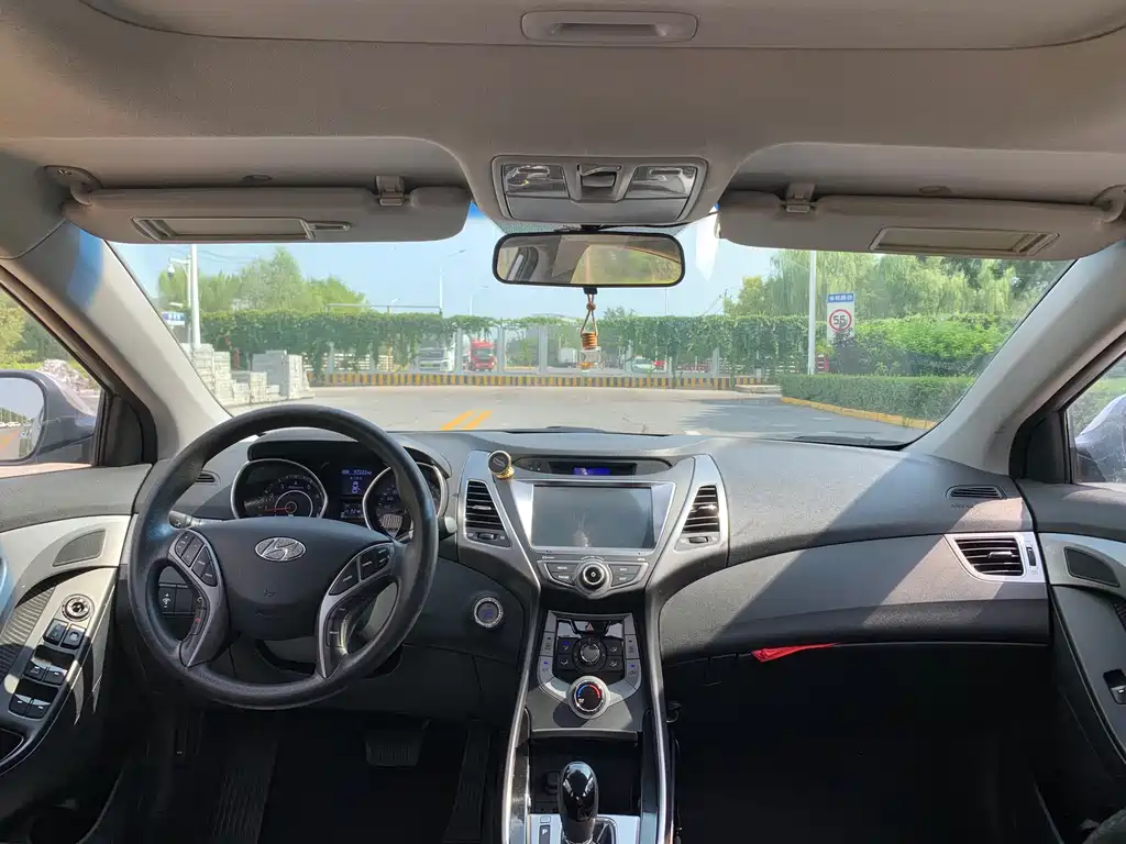 Hyundai Elantra Langdong — миниатюра 5