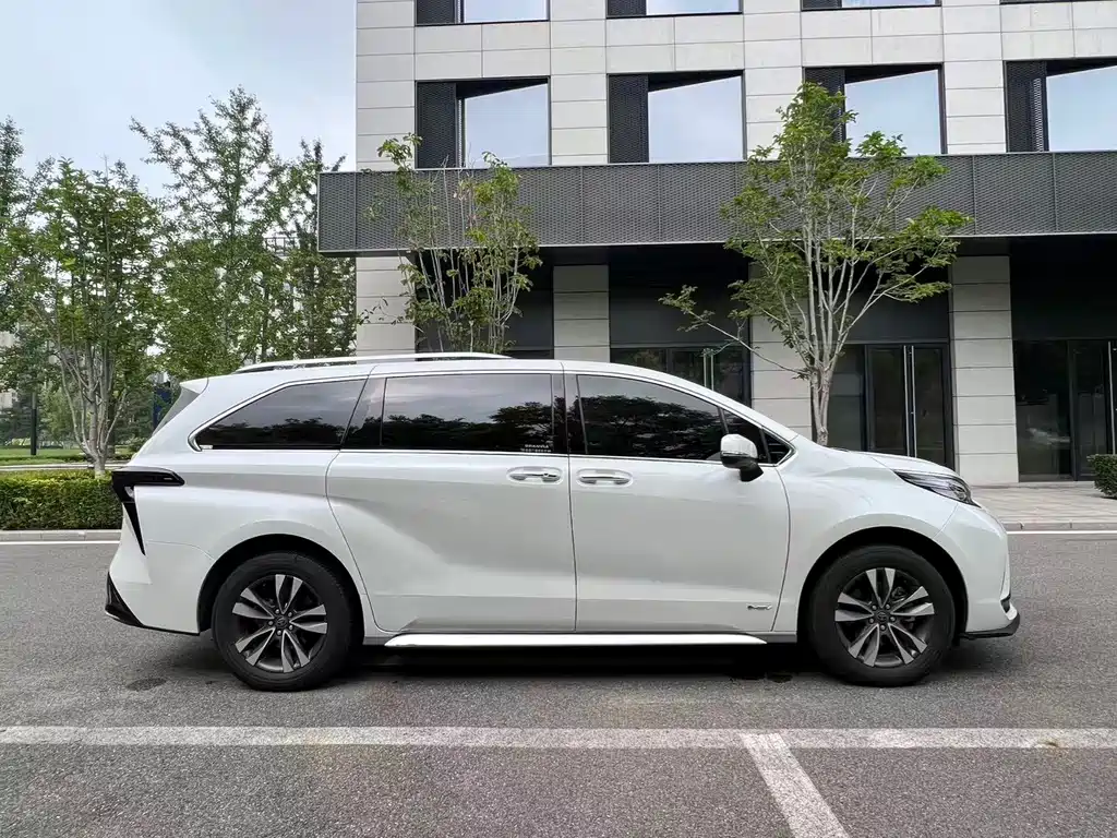 Toyota Granvia — миниатюра 4