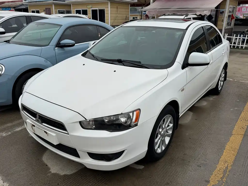 Mitsubishi Lancer EX 2013