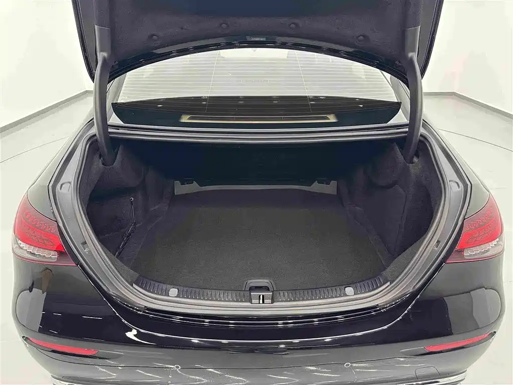 Mercedes-Benz E-Class — миниатюра 24