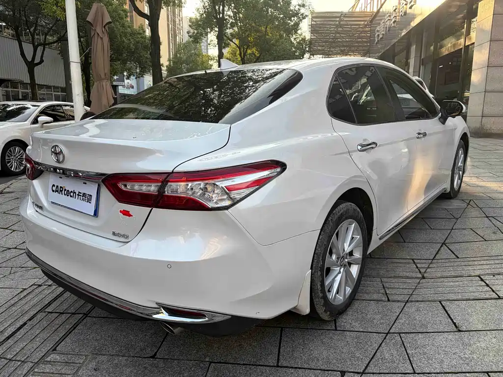 Toyota Camry — миниатюра 11