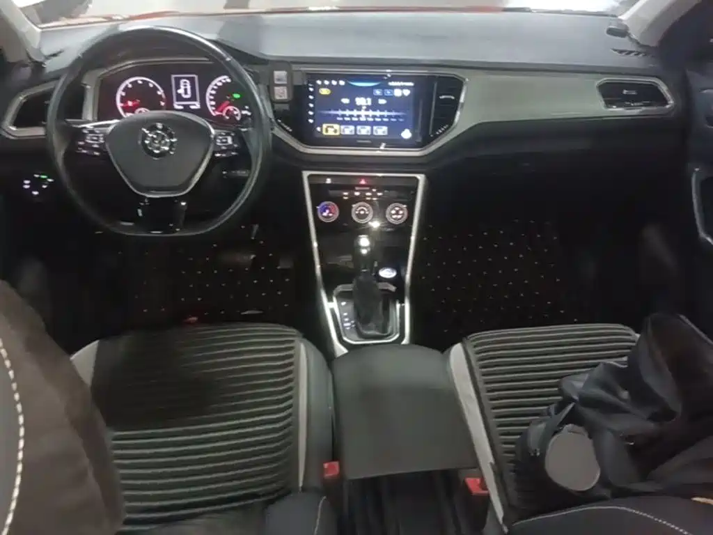 Volkswagen T-Roc — миниатюра 10