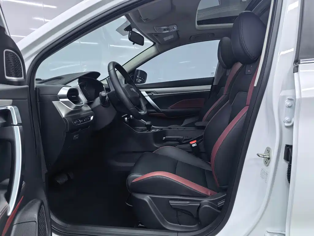 Geely Binyue — миниатюра 4