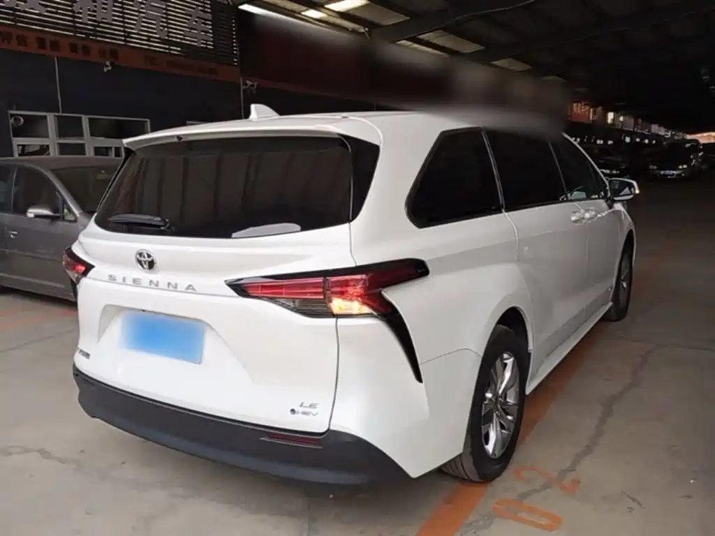 Toyota Sienna — миниатюра 7