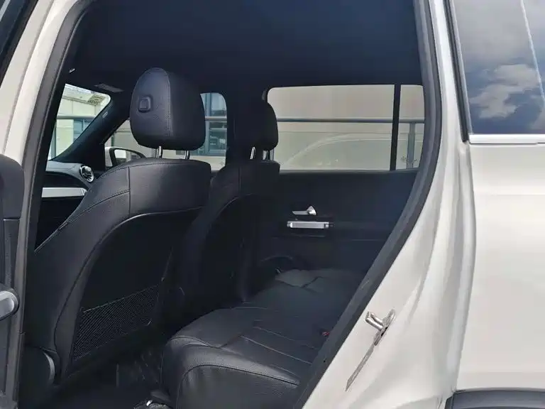 Mercedes-Benz GLB — миниатюра 8