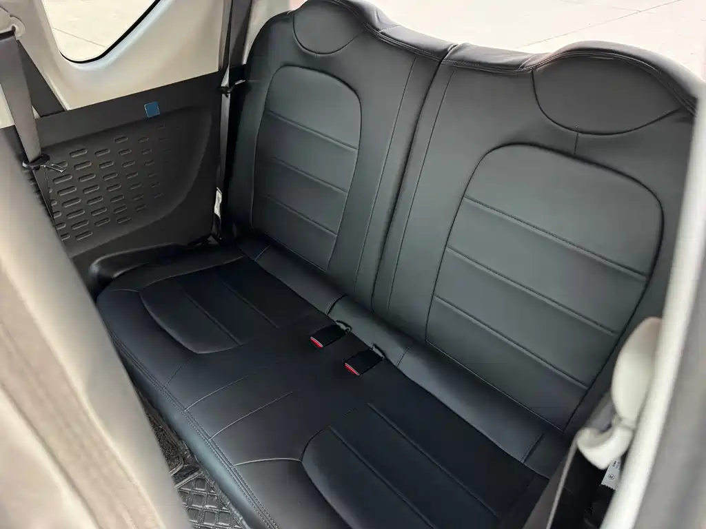Wuling MINIEV — миниатюра 10