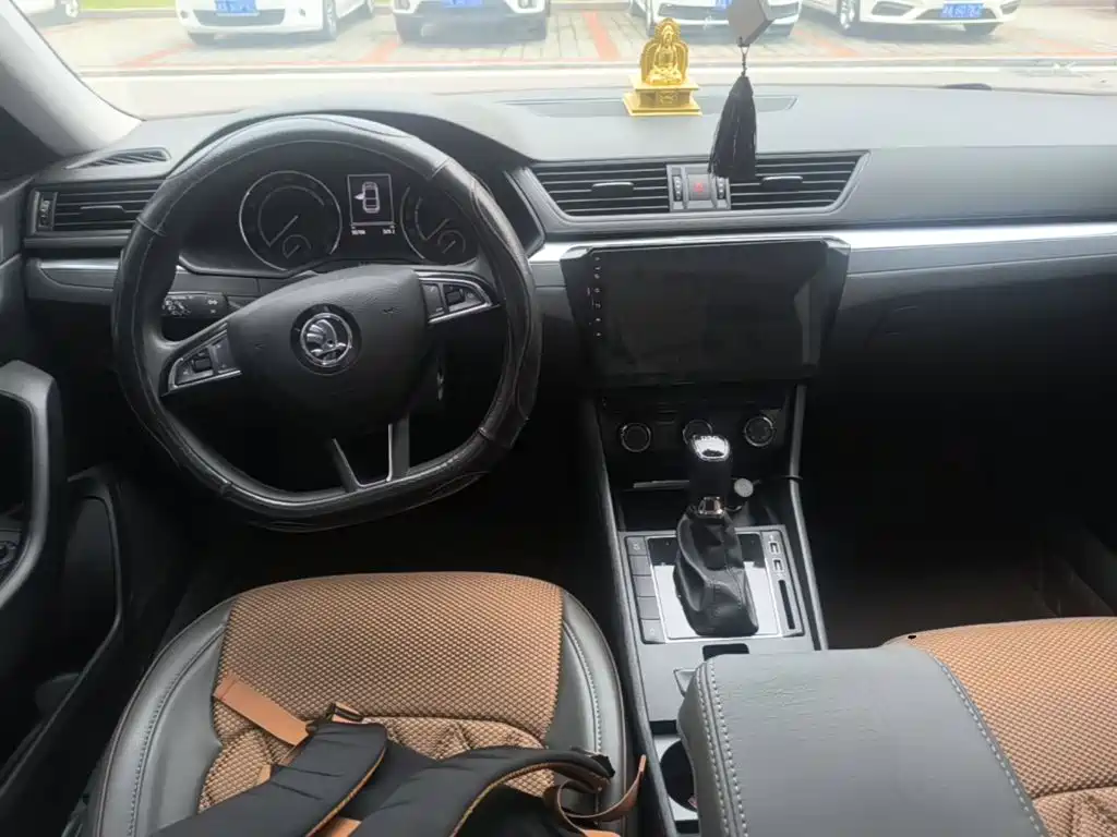 Skoda Superb — миниатюра 10
