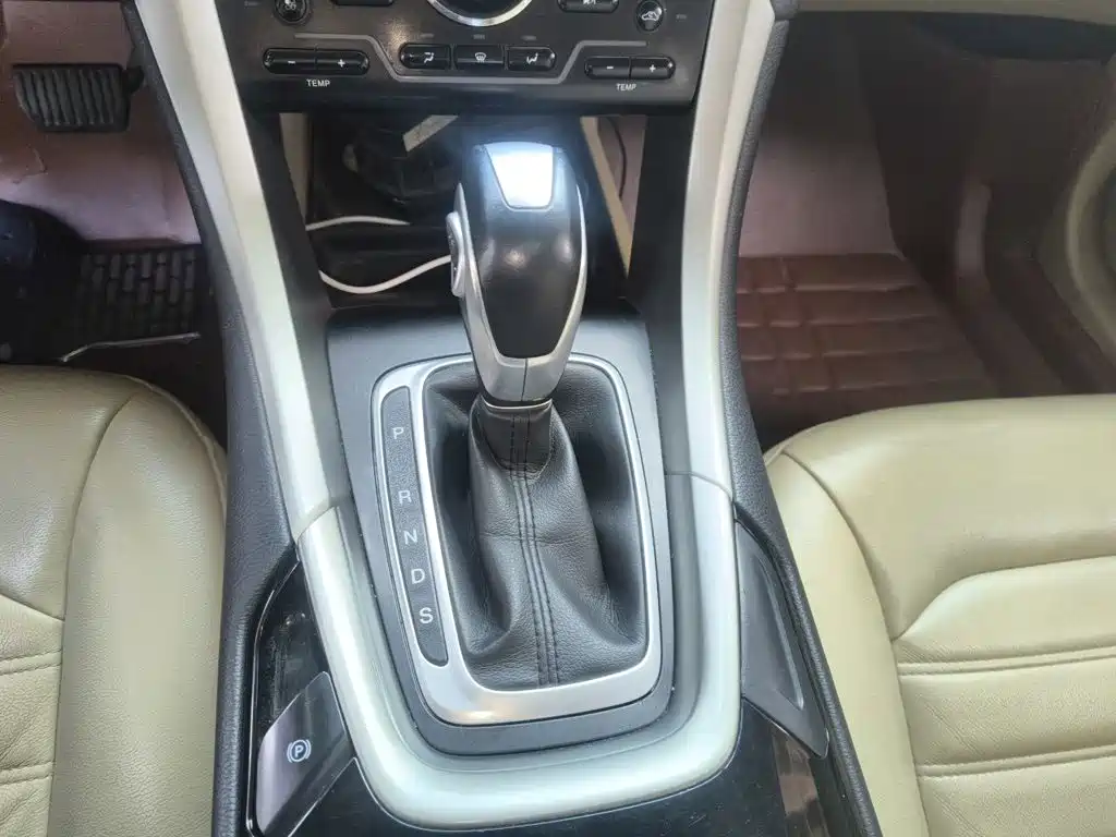 Ford Mondeo — миниатюра 7
