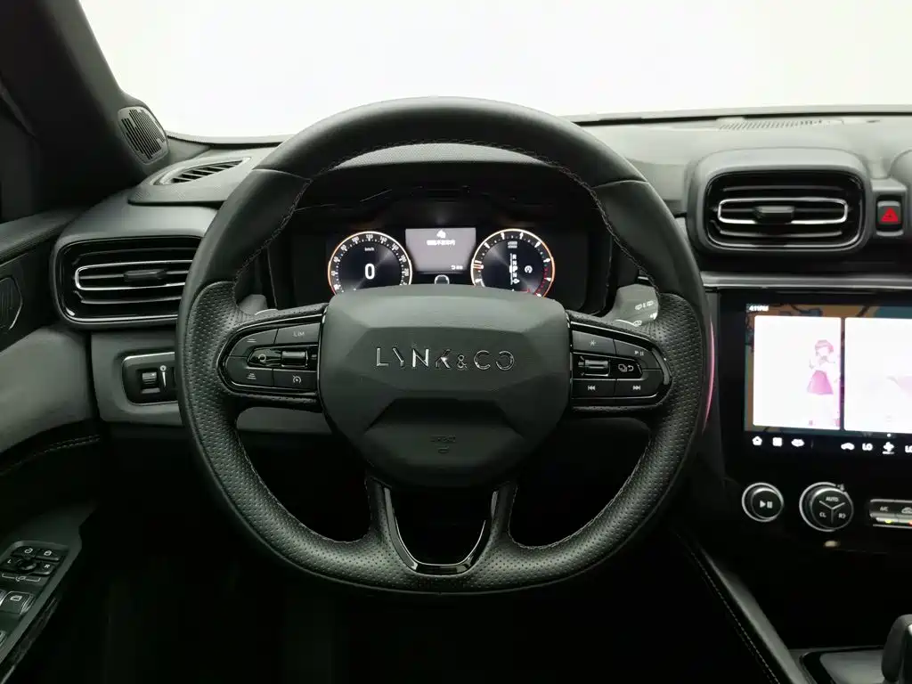 Lynk & Co 02 Hatchback — миниатюра 11