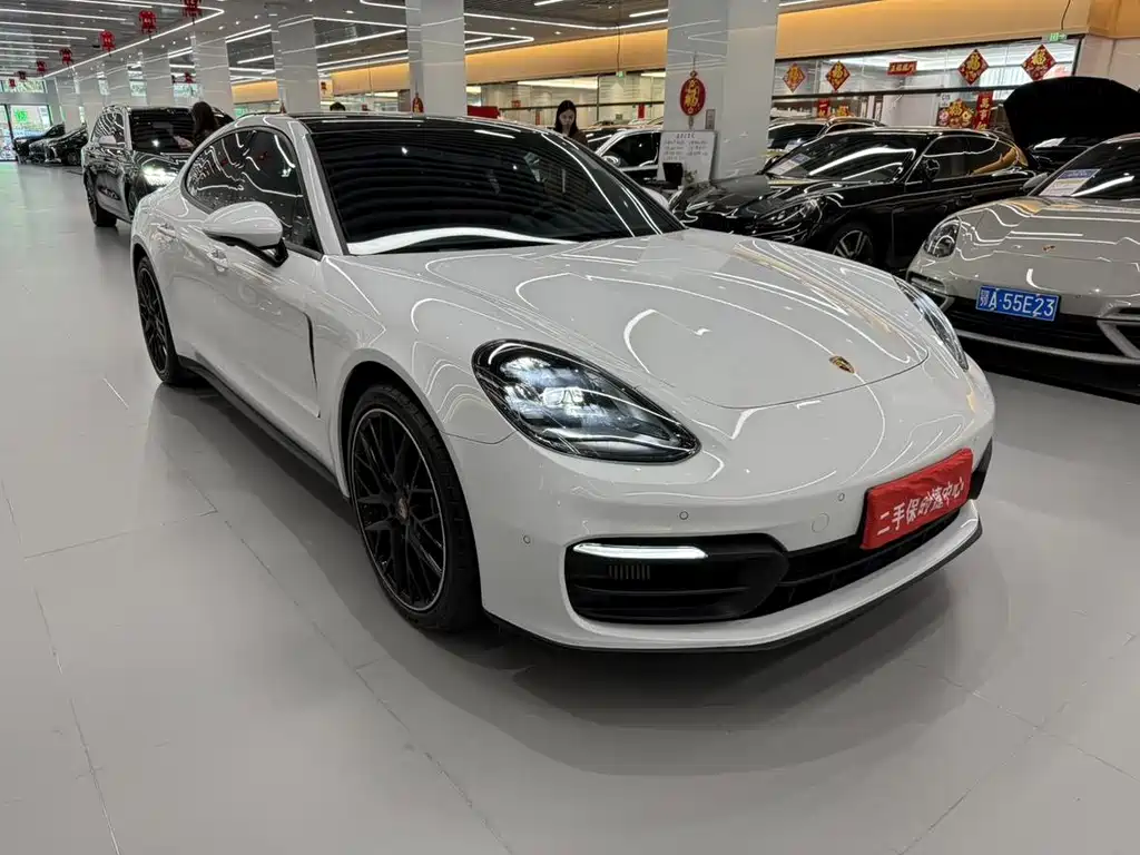 PORSCHE PANAMERA