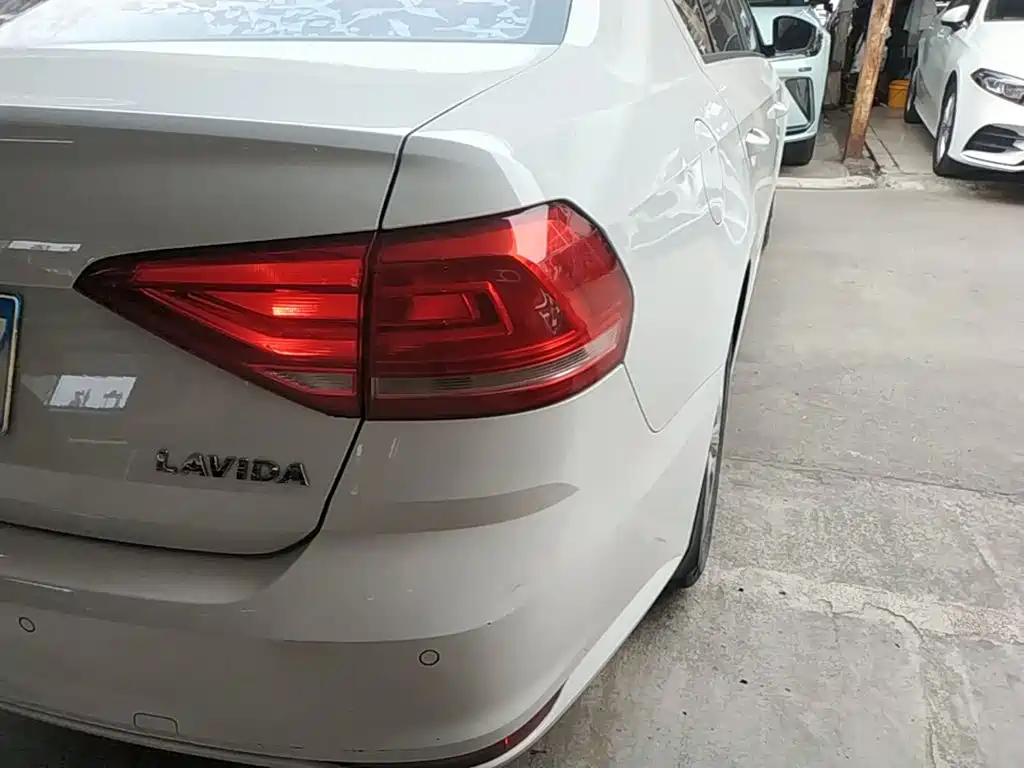Volkswagen Lavida — миниатюра 8