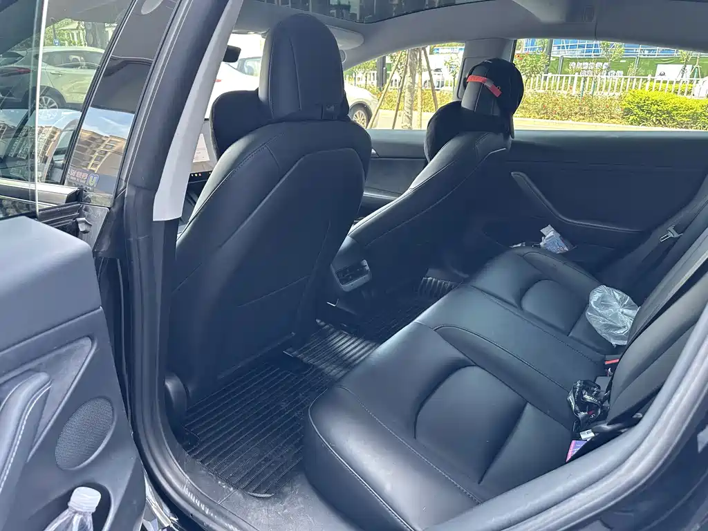 Tesla Model 3 — миниатюра 8