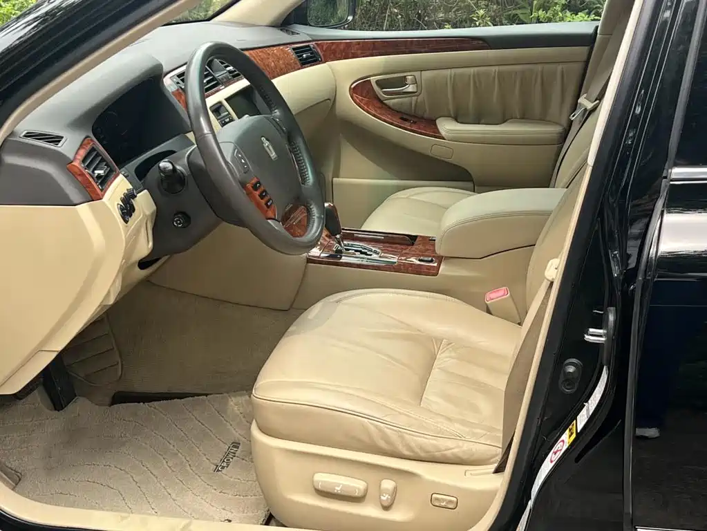 Toyota Crown — миниатюра 9