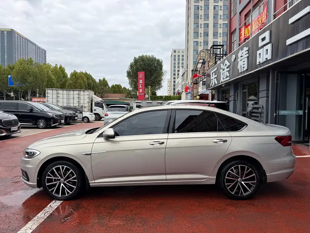 Volkswagen Lavida — миниатюра 3