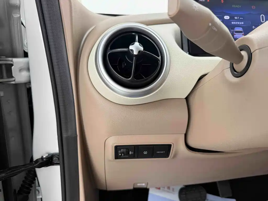 Wuling MINIEV — миниатюра 12