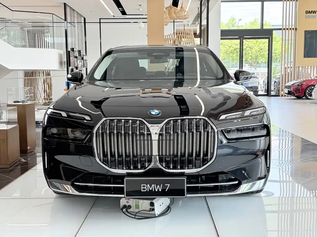BMW 7 Series — миниатюра 2