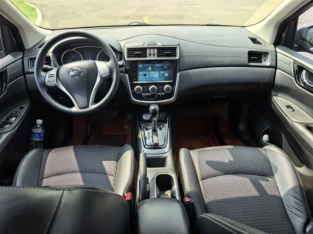 Nissan Tiida — миниатюра 9