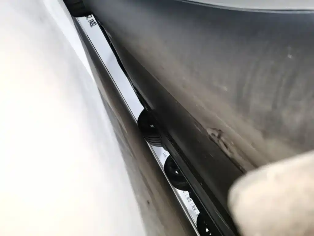 Tesla Model Y — миниатюра 21