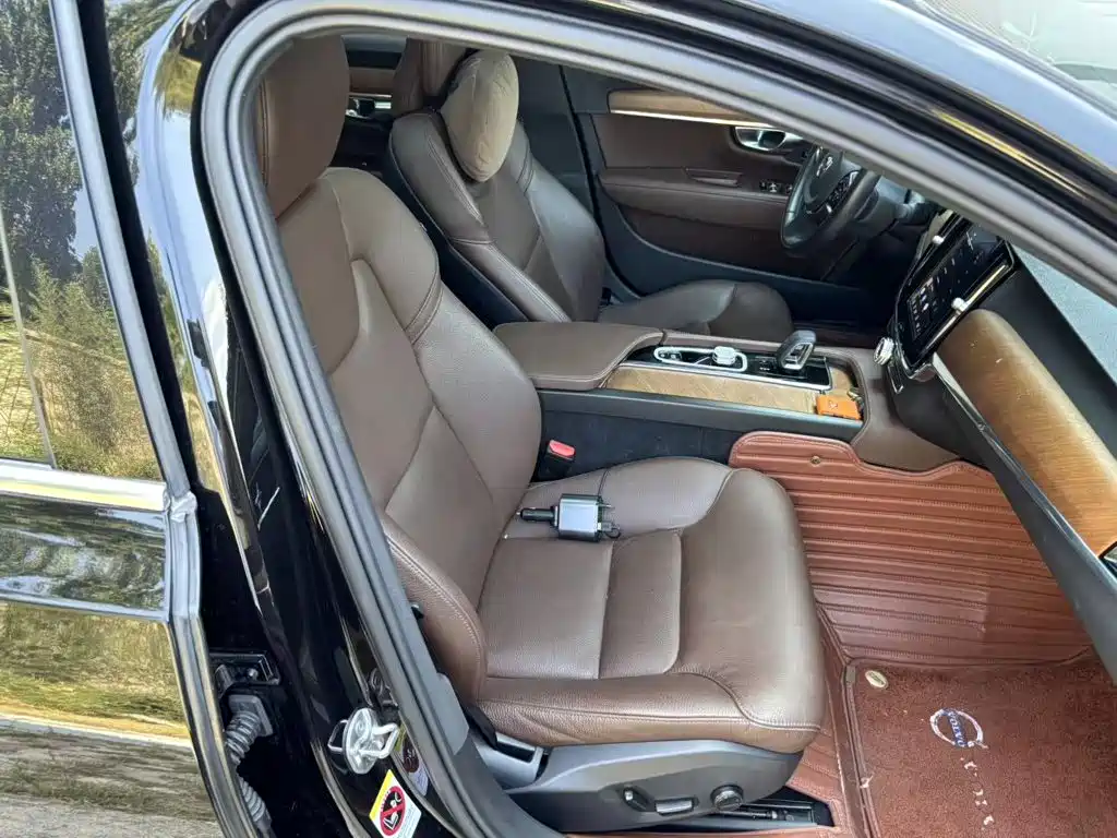 Volvo S90 — миниатюра 25
