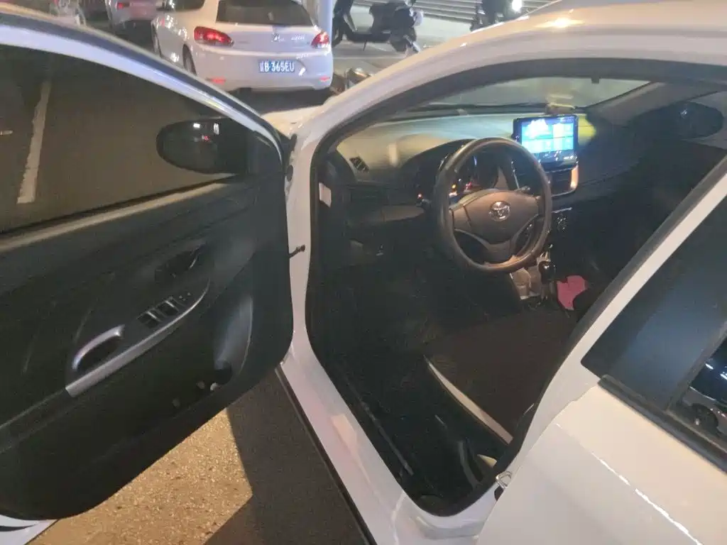 Toyota Yaris L — миниатюра 17
