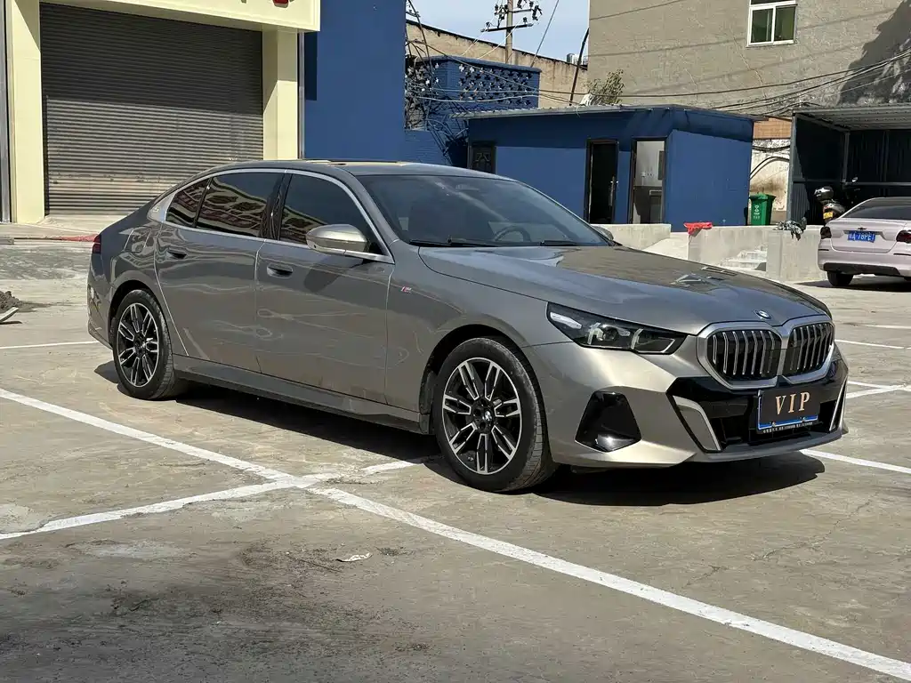 BMW 5 Series — миниатюра 3
