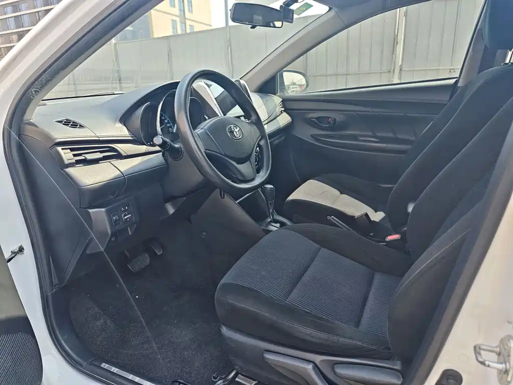 TOYOTA YARIS L TO ENJOY