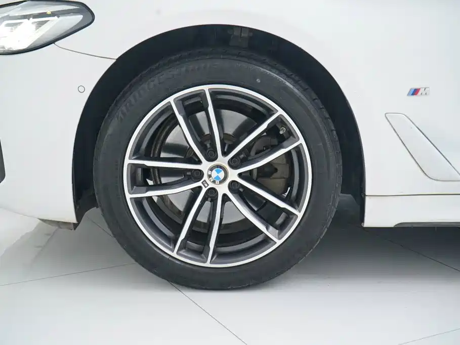 BMW 5 Series — миниатюра 23