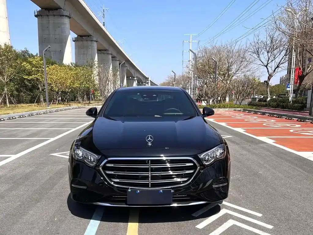 Mercedes-Benz E-Class — миниатюра 2
