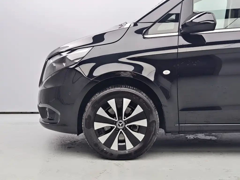 Mercedes-Benz Vito 2023 2.0T 7 мест